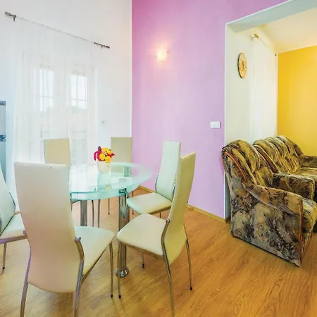 Three-bedroom In Labin Daire