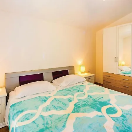 Three-bedroom In Labin Apartment